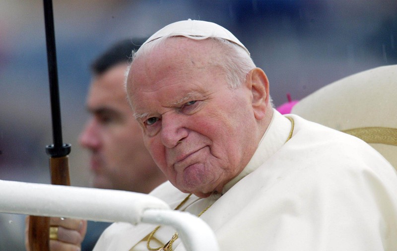 Procesiune cu relicva Papei Ioan Paul al II-lea, duminică, în Bucureşti