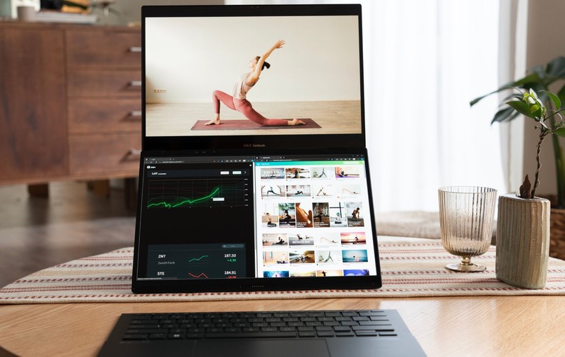 ASUS Zenbook DUO (UX8406): Descoperă o nouă eră a laptopurilor cu două ecrane OLED