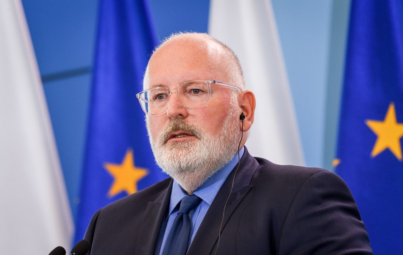 Frans Timmermans propune introducerea unui salariu minim european