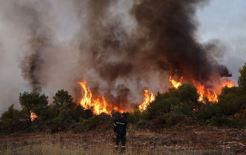 Incendiul de amploare de lângă Atena arde în continuare, la 5 zile după ce s-a aprins. În weekend sunt prognozate 45 de grade