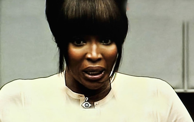 Naomi Campbell a predat poliţiei diamantele primite de la Charles Taylor