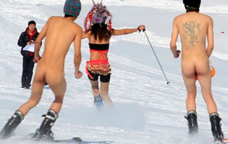 Schiorii americani au pus-o de-un calendar nud! Scopul este unul extrem de nobil / GALERIE FOTO