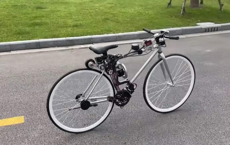 Revoluție pe două roți: bicicleta care își ține echilibrul singură