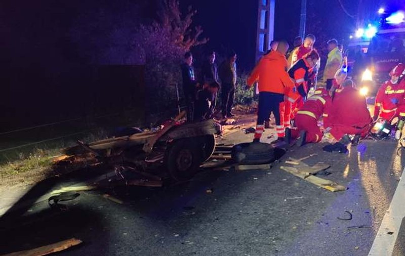 Un copil a murit și alte cinci persoane au fost rănite, după ce o mașină a spulberat o căruță, în Bihor