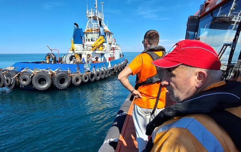 Marinar ucrainean cu probleme cardiace, aflat pe un remorcher în Marea Neagră, salvat și adus la țărm în Constanța