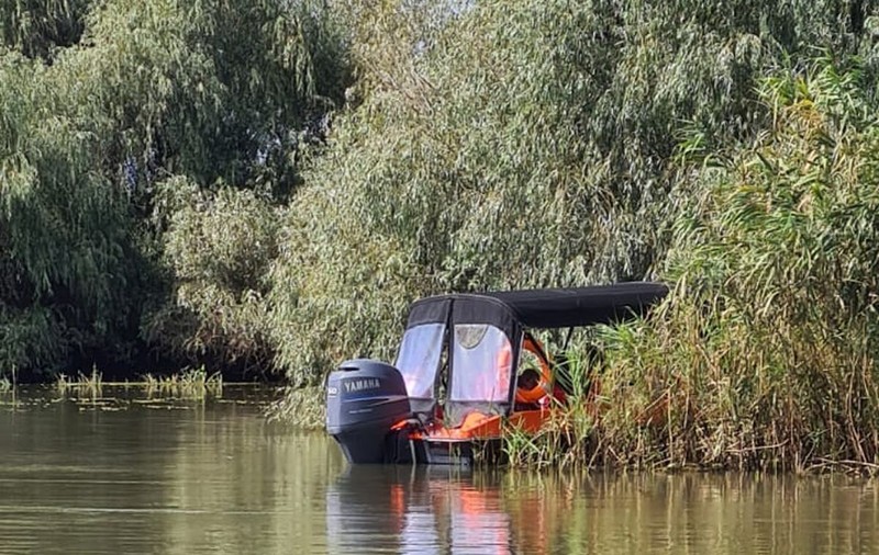 Două bărci cu turiști s-au ciocnit în Delta Dunării. Un bărbat a căzut în apă și este dat dispărut
