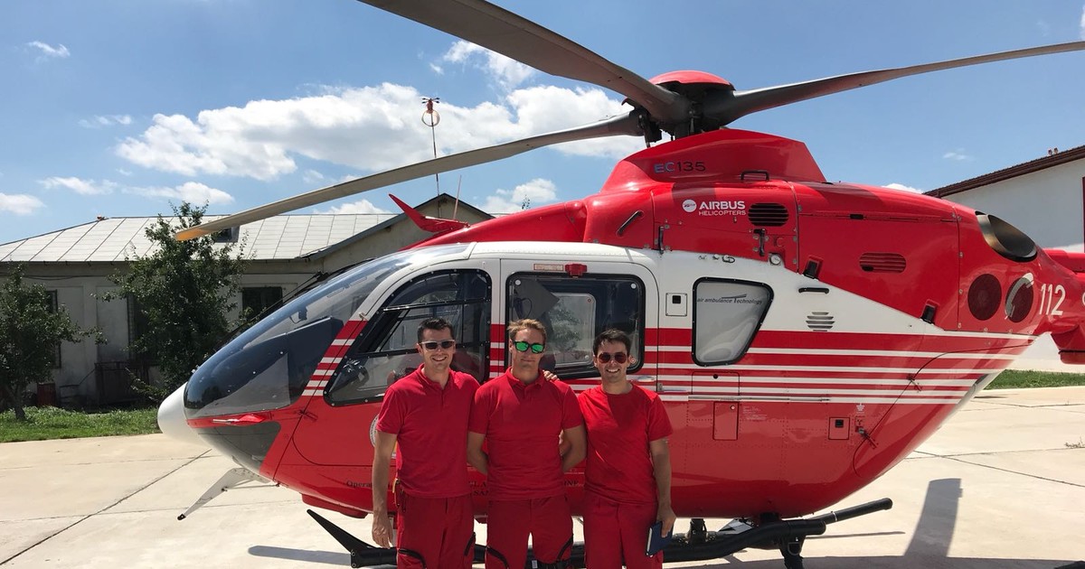 Nu trece o zi fără ca cerul României să nu fie brăzdat de aparatele de zbor ale Ministerului Afacerilor Interne (MAI), pilotate de adevăraţi eroi. Ei sunt piloţii de la MAI care îşi riscă viaţa „pentru ca alţii să trăiască”. Libertatea vă prezintă astăzi poveştile a trei tineri care lucrează pe elicopterele SMURD.