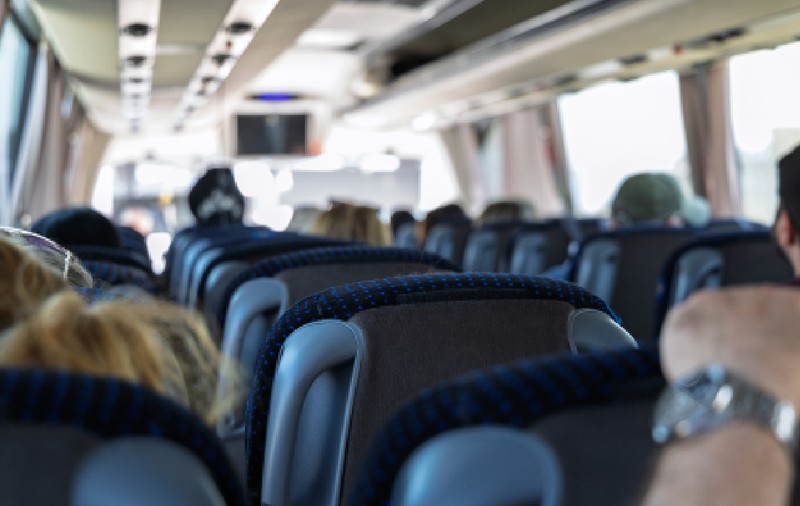 Amenzi de 280.000 de lei, în București, pentru o firmă de transport de călători cu 41 de angajați „la negru”