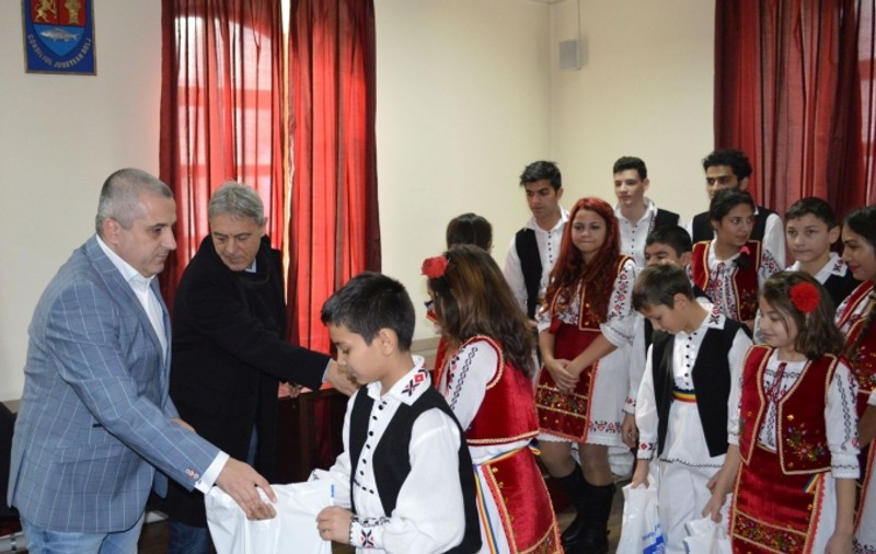 CS U Craiova, alături de copiii defavorizaţi! Sorin Cârţu, ”Moş Crăciun” pentru o zi
