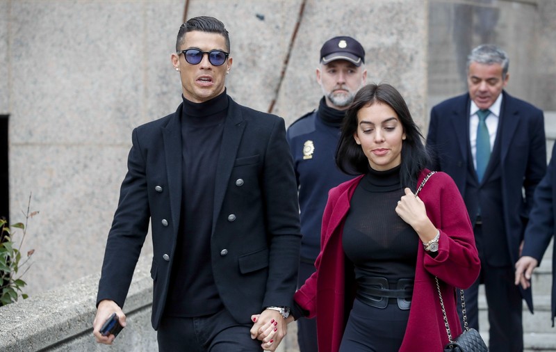 Iubita lui Cristiano Ronaldo a făcut furori în costum de baie