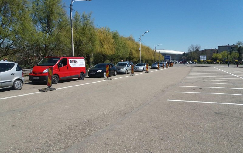 Coadă de mașini la centrul de vaccinare drive-thru din Cluj-Napoca
