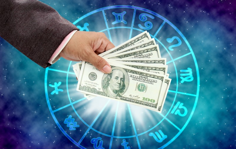 Zodii cu noroc la bani în această toamnă. Cine are profit și cine primește măriri de salariu