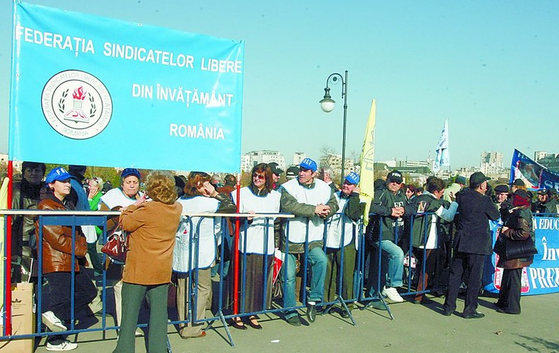 «Daţi-ne banii!»