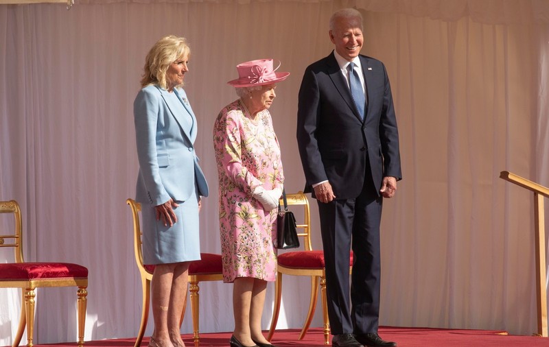 Joe Biden, după ce a fost primit de regina Elisabeta a II-a la castelul Windsor. „Mi-a adus aminte de mama”