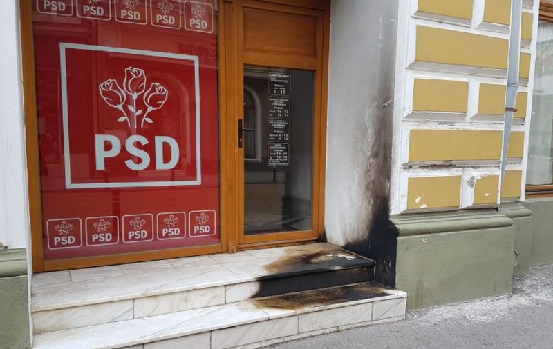 Sediul PSD Satu Mare a fost atacat cu sticle incendiare care au explodat