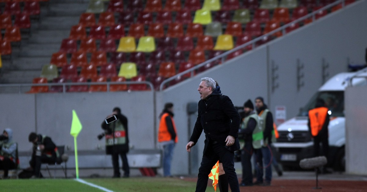 Șumudică ar putea sta pe bancă și la meciul Astra-Genk.
