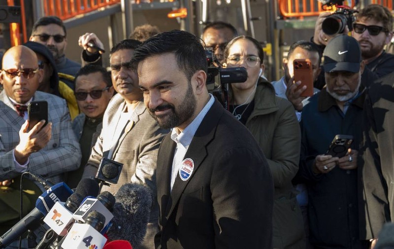 Zohran Mamdani, „cel mai mare coșmar al lui Trump”, a câștigat New York-ul vorbind despre salariul minim mai mare