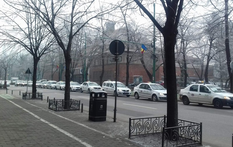 Protest al taximetriștilor din Timișoara față de prezența Uber în oraș| FOTO