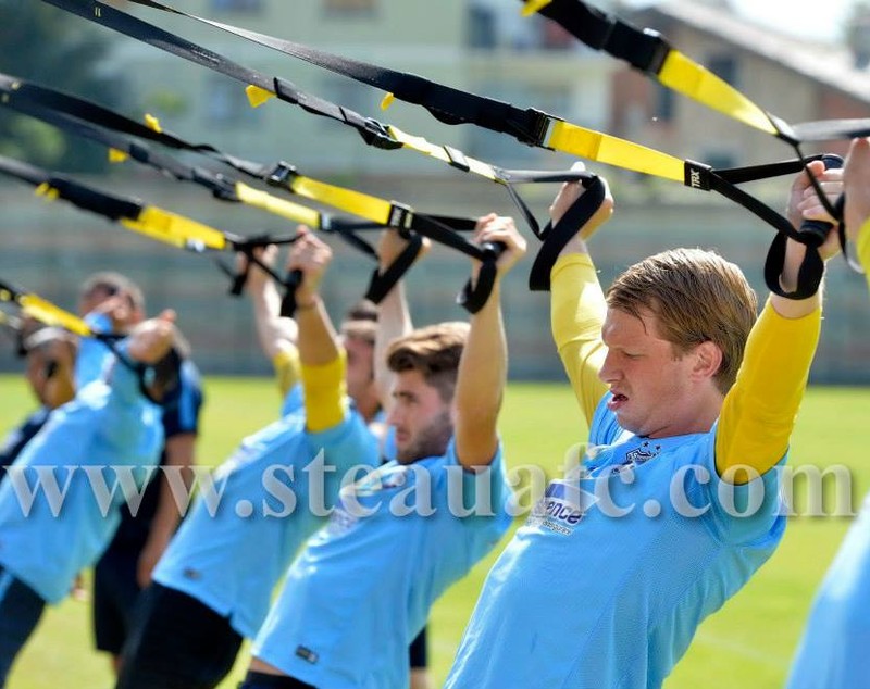 GALERIE FOTO / Suporteri campioni! Fanii s-au înghesuit să-i vadă pe stelişti la antrenament