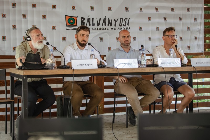 Jeffrey Kaplan a fost invitat la școala de vară de la Tușnad să vorbească despre mișcările teroriste din lume