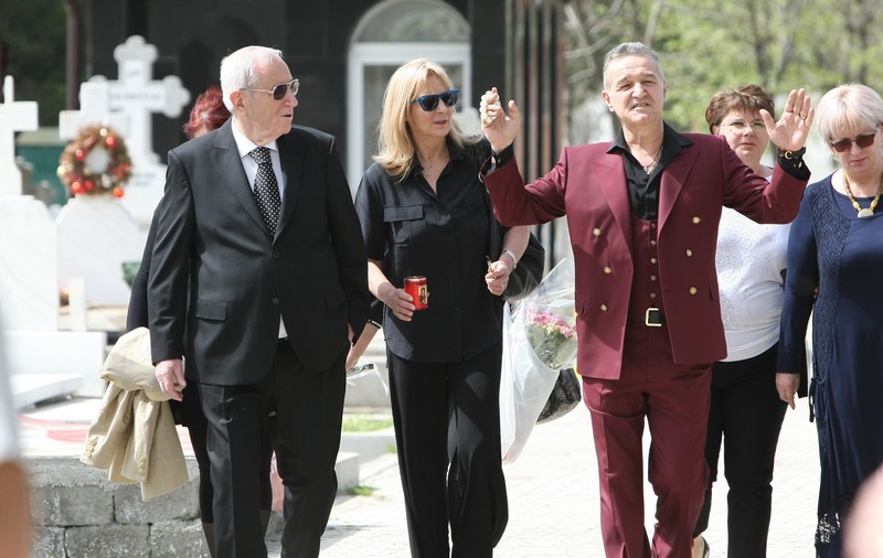 Imaginile care-l vor scoate din sărite pe Gigi Becali. Doi dintre favoriții lui de la Steaua s-au distrat cu un dinamovist care-l ironizează pe latifundiar | FOTO&VIDEO