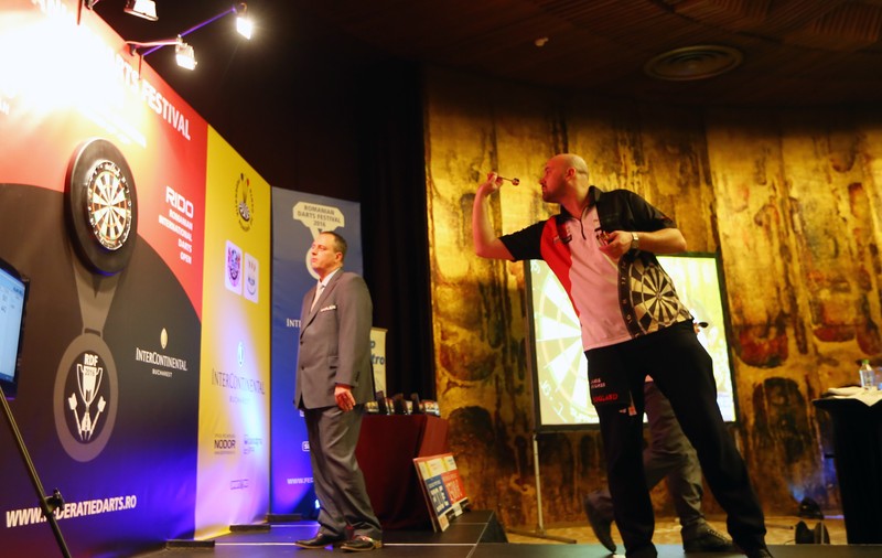 Cei mai tari țintași! Romanian Darts Festival - peste 350 de jucători profesionişti din Europa, la București. Jamie Hughes și Annette Tillborn, învingători
