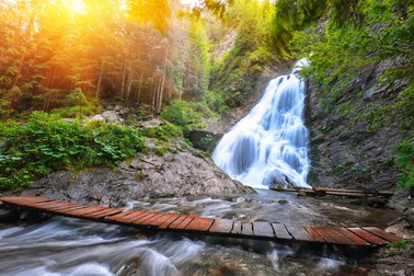 Cascada Vălul Miresei - obiectiv turistic din România