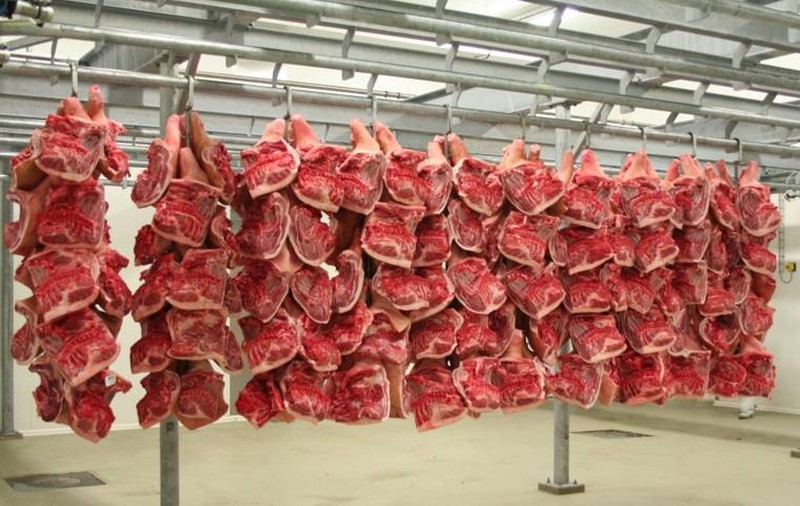 Elveţienii au interzis importul de carne de porc din România