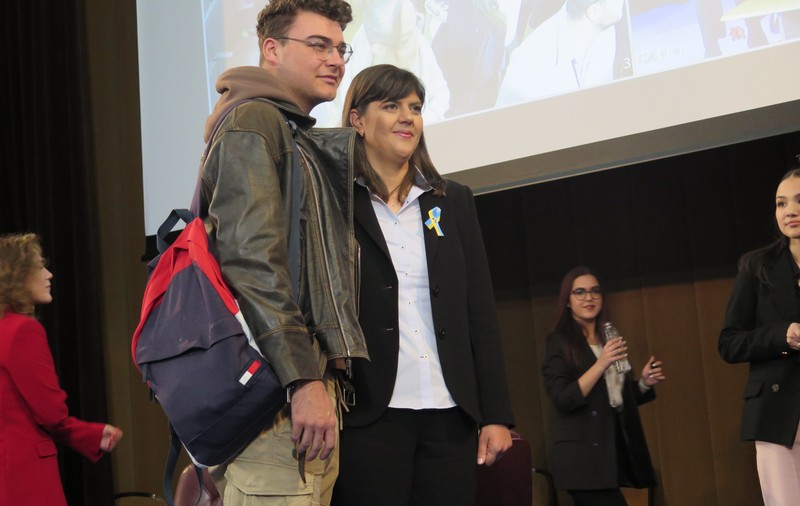 REPORTAJ. Dincolo de discursul Laurei Codruța Kovesi, cum au primit-o tinerii studenți: #ruleoflaw #kovesi #eppo 