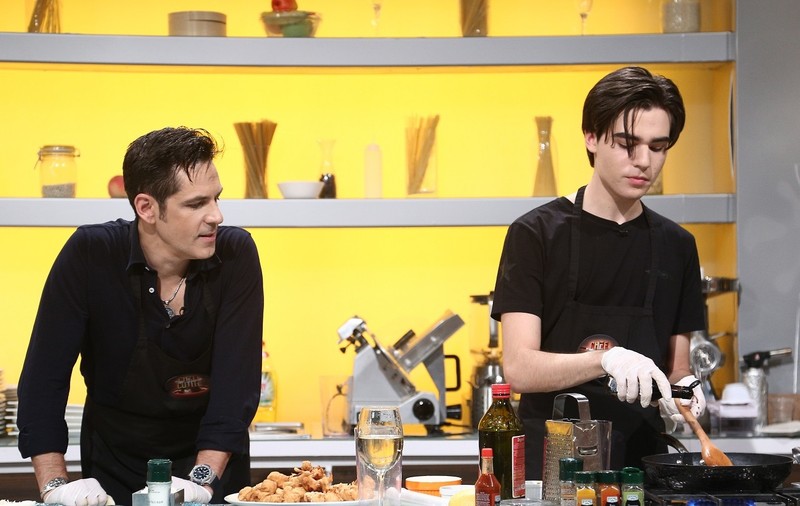 Ștefan Bănică și fiul lui vin în sezonul 8 Chefi la Cuțite. Speak și Ștefania, Alex Abagiu, Nico și Adriana Trandafir, alte vedete care își vor arăta talentul culinar