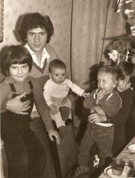 Nicolae Manea în tinereţe, cu băieţii săi, Costin şi Florin