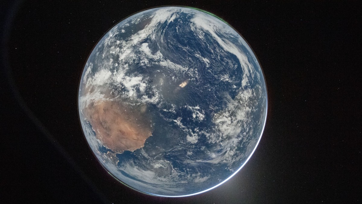 Planeta Pământ, văzută de la bordul navei spațiale Orion a NASA