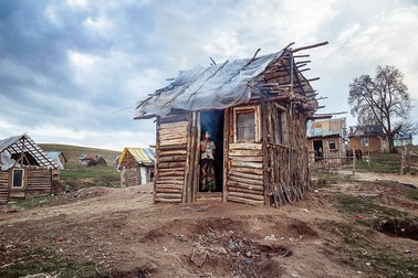 Hetea. Imaginea reprezintă cea mai săracă comunitate din România, nu persoanele implicate | Foto: Teleleu.eu