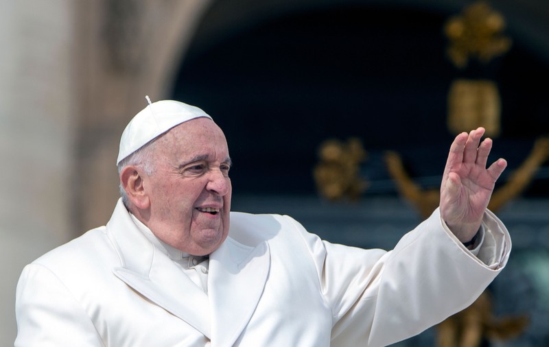 Papa Francisc va fi externat sâmbătă, la trei zile după ce a fost internat cu bronşită, anunță un cardinal