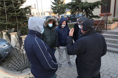 Reprezentanții locuitorilor din Bolintin Vale, veniți la primărie să discute cu autoritățile