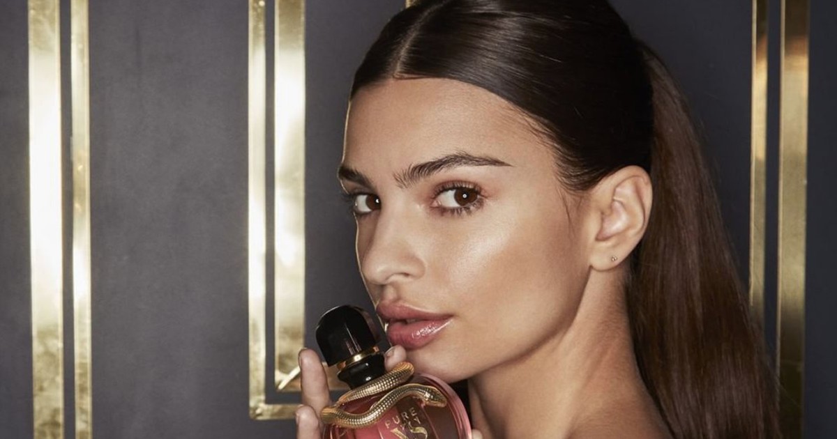 Emily Ratajkowski, în cel mai minuscul costum de baie. Abia acoperită în zona intimă