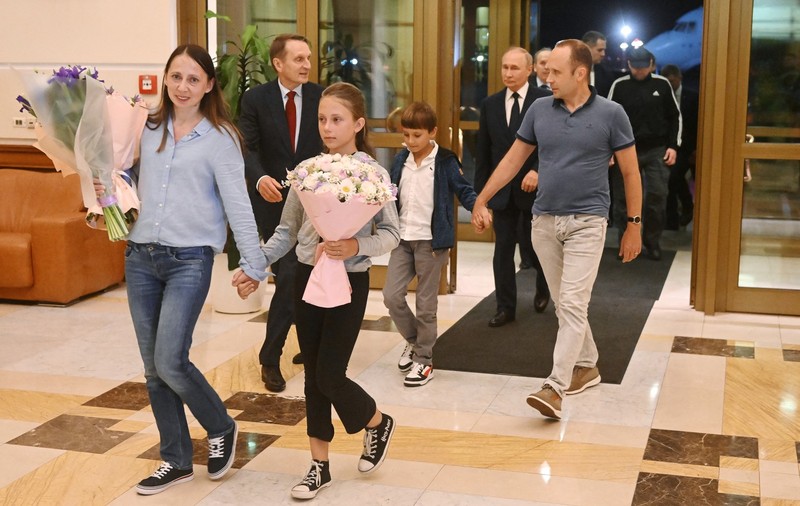 Cuplul de spioni ruși eliberat în schimbul istoric SUA-Rusia, dezvăluiri despre viața sub o identitate falsă. Copiii lor au aflat în avion că nu sunt argentinieni