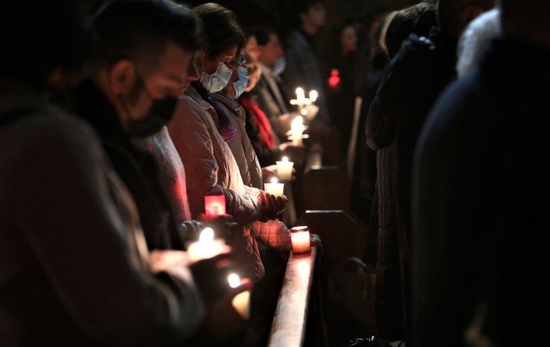 VIDEO | Slujba De Înviere de Paștele Catolic. Sute de oameni la Catedrala Sfântul Iosif din București. Cum a fost la Vatican