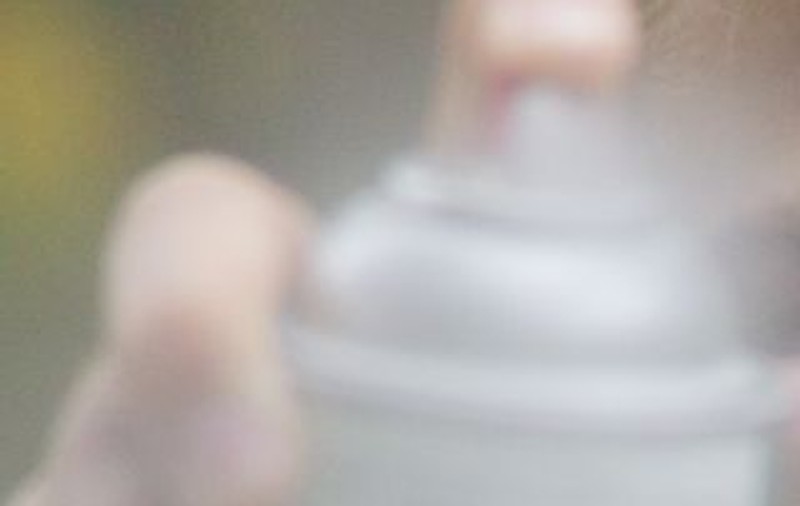 A pulverizat urină şi fecale pe cărţi pentru copii