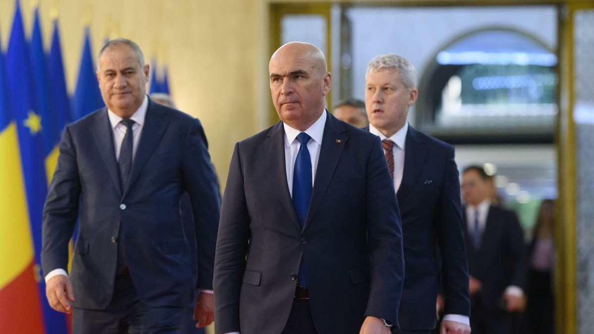 Membrii Guvernului, în frunte cu premierul Ilie Bolojan, sosesc la Palatul Victoria pentru a participa la prima sedinta de Guvern, luni, 23 iunie 2025
