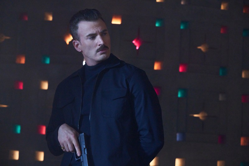 Chris Evans îl interpretează pe Lloyd Hansen, personajul negativ din „The Gray Man” | Foto: Paul Abell/ Netflix