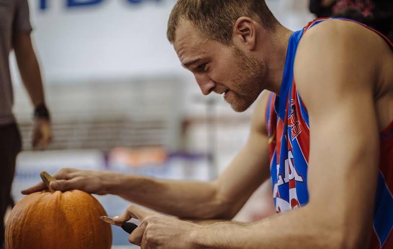 Baschetbaliștii americani ai Stelei: "Halloween-ul e sărbătoarea copilăriei noastre"