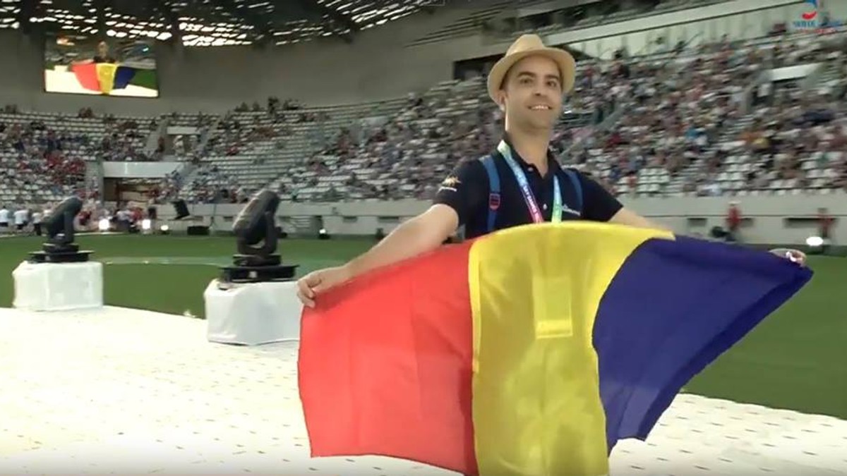 Povestea portdrapelului României la Jocurile Gay 2018 de la Paris