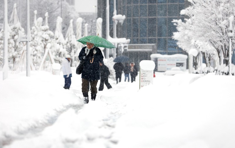 Val de ninsori extreme în Japonia: orașe acoperite de zăpadă, transport afectat