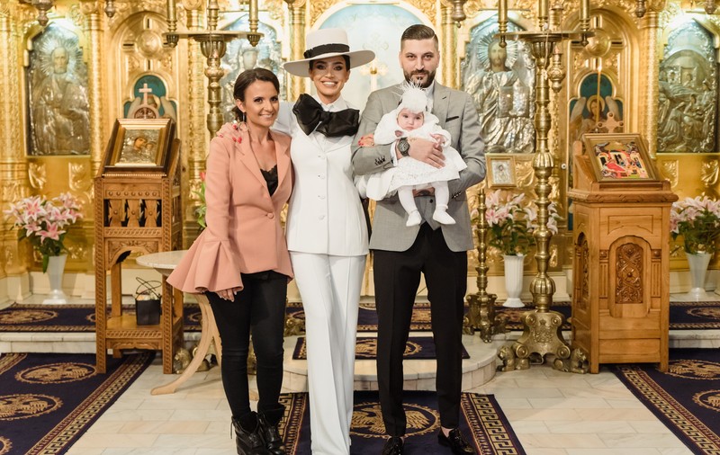 Ce s-a întâmplat de fapt la botezul fiicei Adelinei Pestrițu. "Vedeam cum aproape îi țâșneau lacrimile" | FOTO