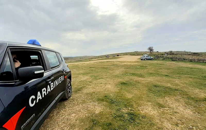 Românca umplută de sânge de soț, pentru că încă gătea când a ajuns el acasă, l-a iertat. Poliția italiană nu