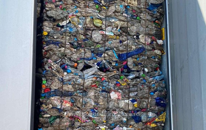 Peste 17 tone de deșeuri din plastic din Grecia, oprite la Vama Giurgiu