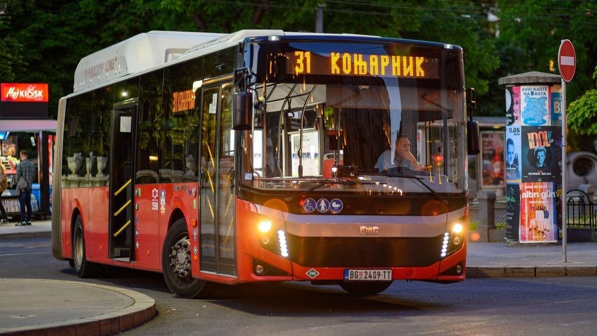 Șoferul unui autobuz a oprit imediat și a încercat să salveze viața unei pasagere, în Serbia. Sursă foto: Profimedia.