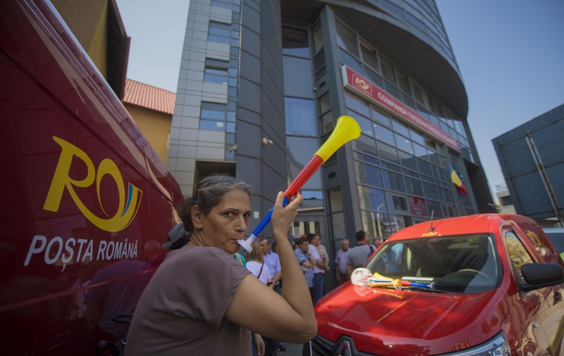Conducerea Poștei Române contestă în instanță greva angajaților. Sindicaliștii spun că protestul continuă la nivel național