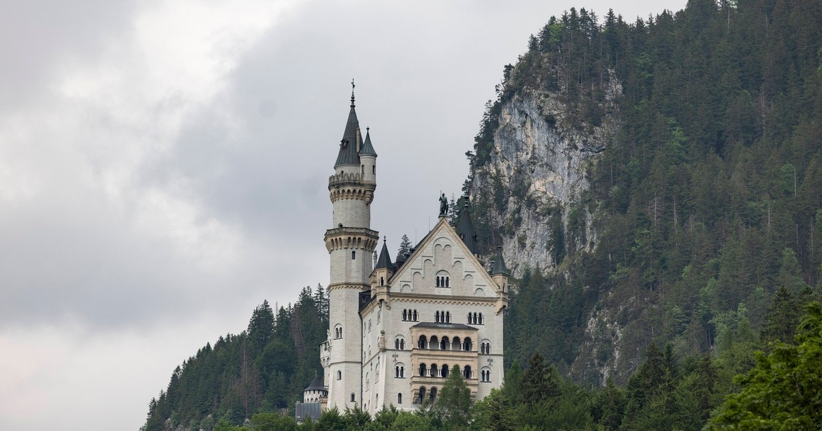 Imagine cu castelul Neuschwanstein din Germania